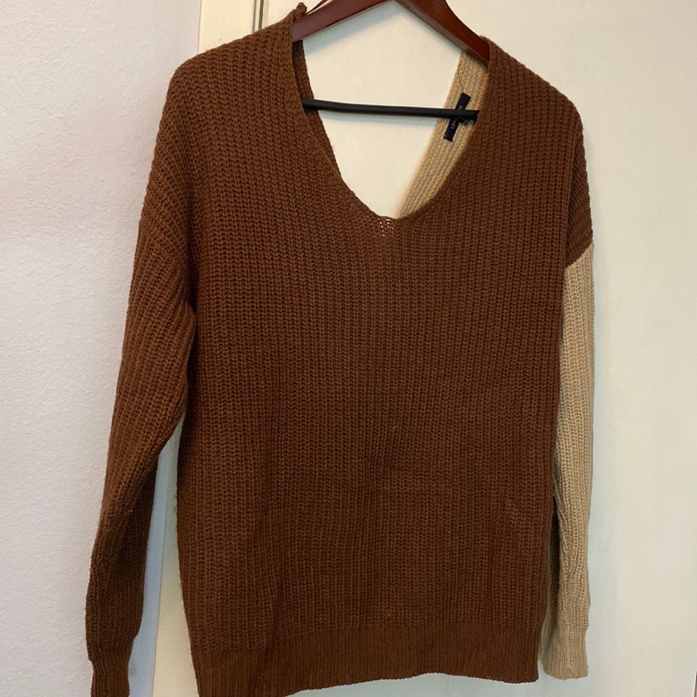 Love Tree Color block back-twist sweater- Size L - Picture 2 of 5